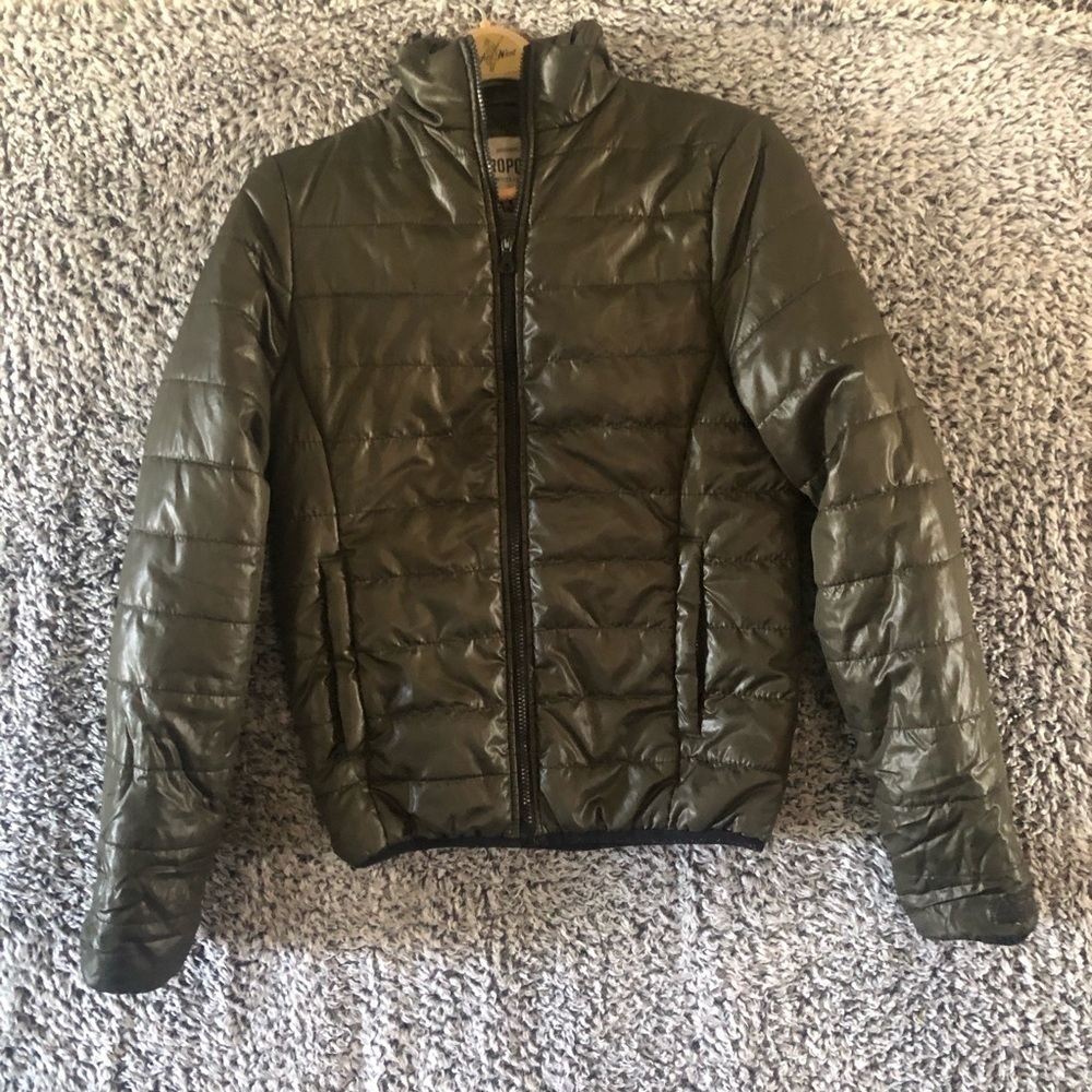 Beautiful Women’s light puffy Olive Green Color Size XS in Excellent Us…